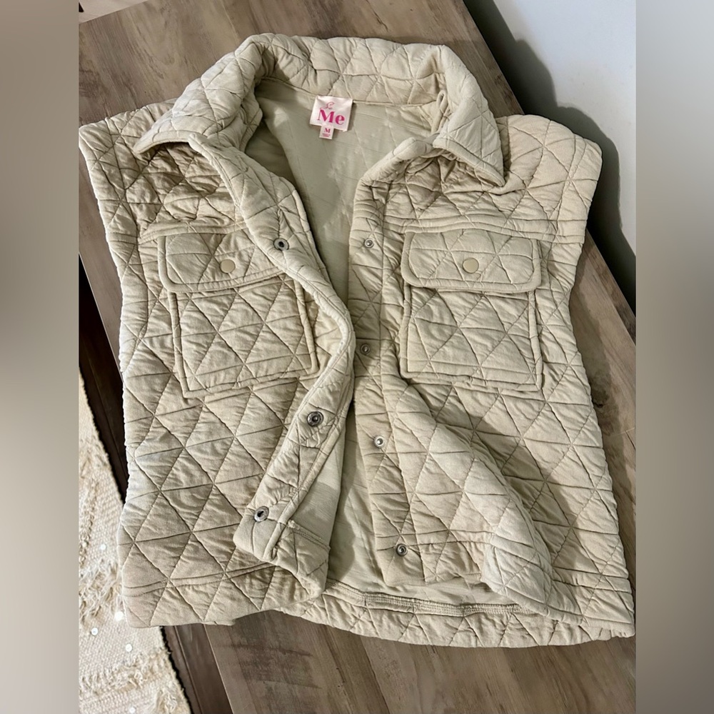 So Me Triangle Stitch Button Up Quilted Cream Vest - Size M EUC - Picture 4 of 8